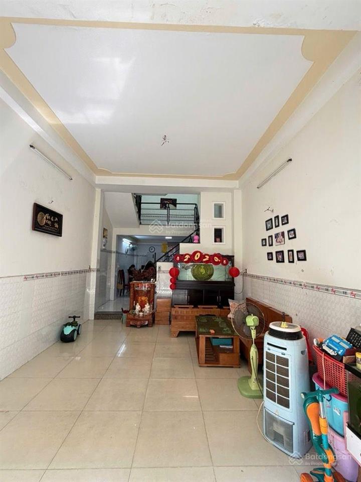 Nhỉnh 5tỷ  3 tầng 43m2  ngay hàng xanh  hẻm trước nhà 4m