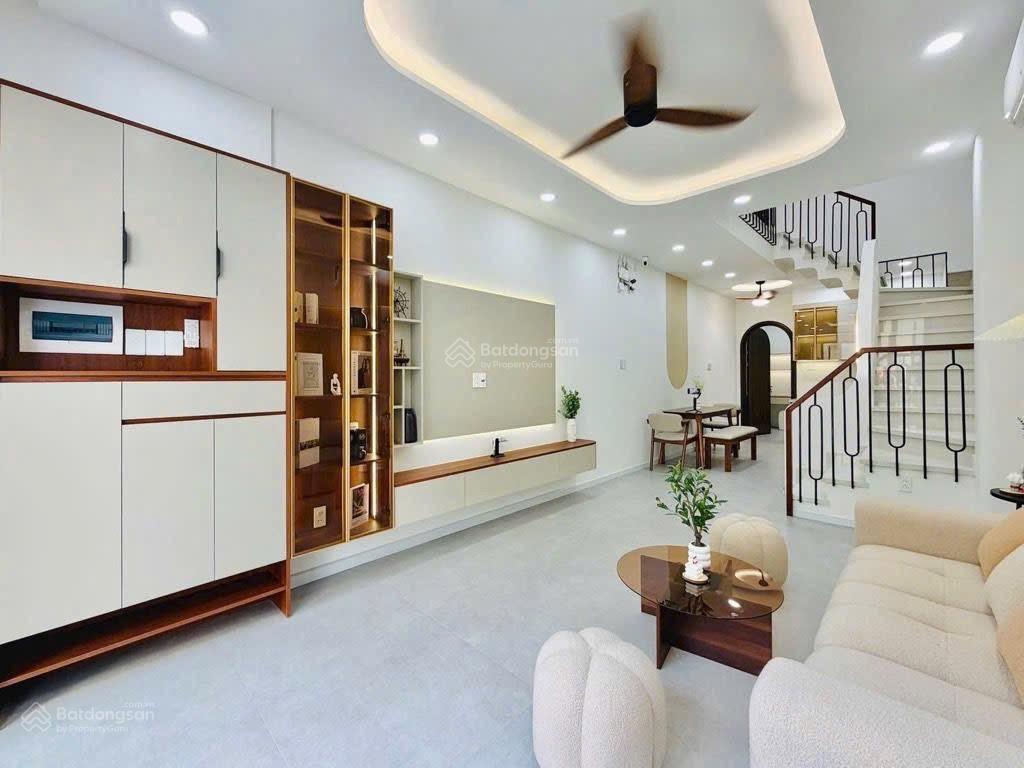 Nhỉnh 6 tỷ  3 tầng 56m2  xe hơi ngủ nhà nguyễn hữu cảnh  bình thạnh