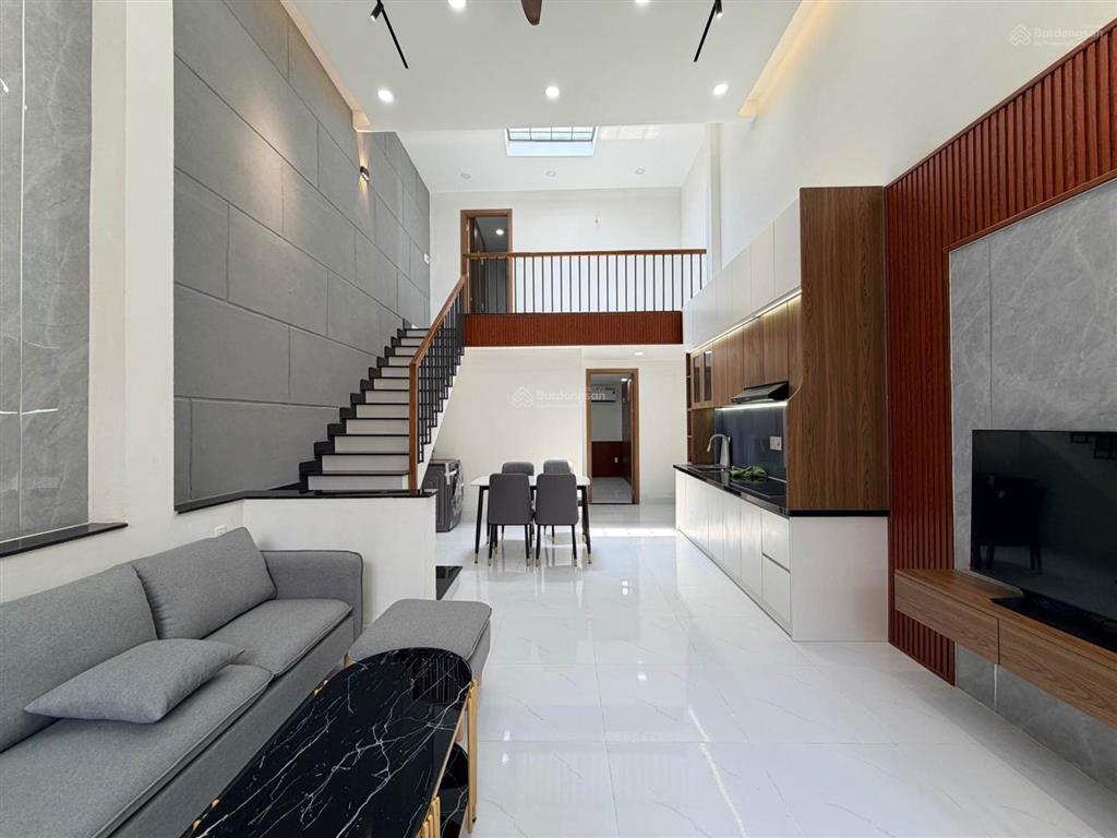 Chủ ngộp  60m2  nhỉnh 4 tỷ  2 tầng  ngay ngã tư hàng xanh