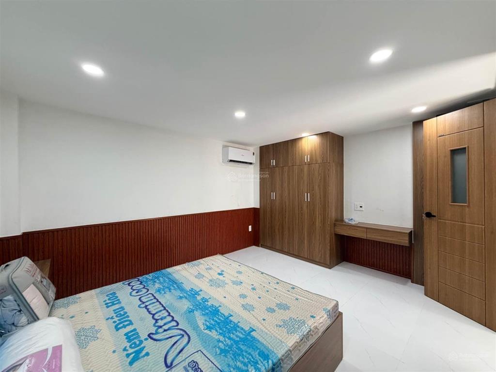 Chủ ngộp  60m2  nhỉnh 4 tỷ  2 tầng  ngay ngã tư hàng xanh