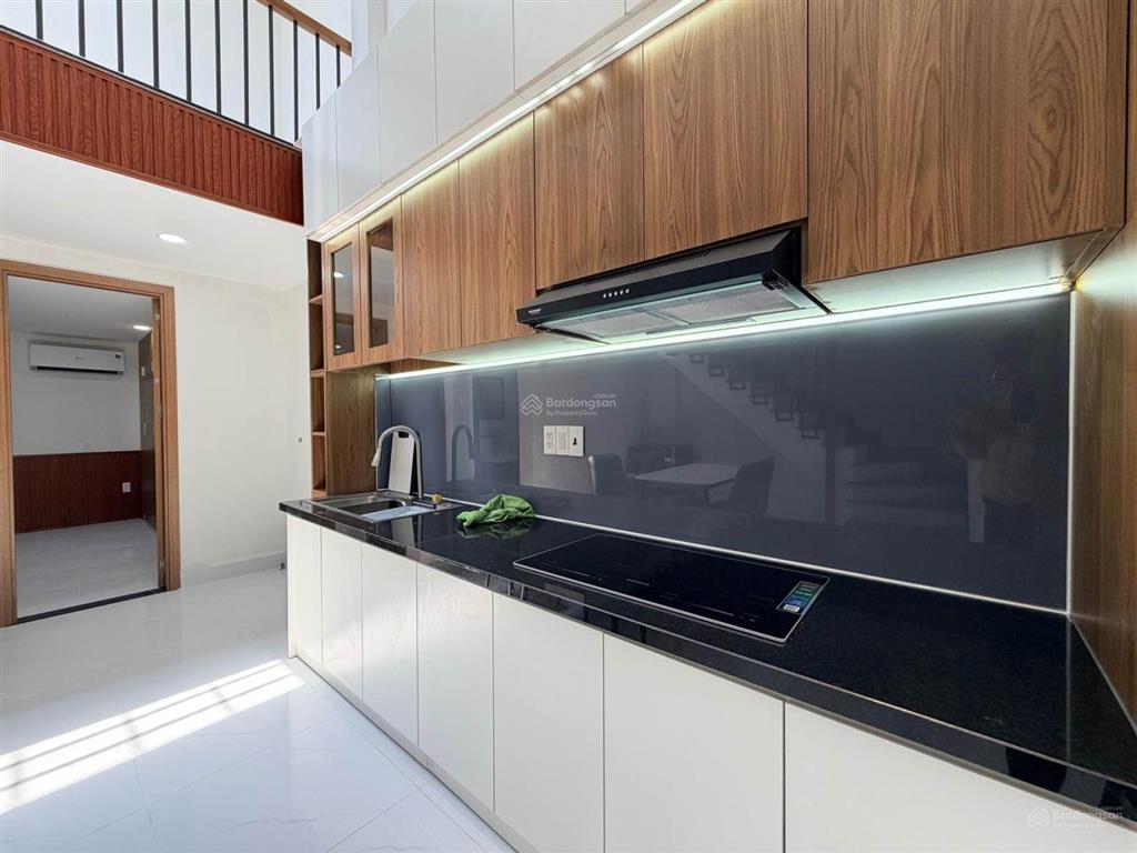 Chủ ngộp  60m2  nhỉnh 4 tỷ  2 tầng  ngay ngã tư hàng xanh