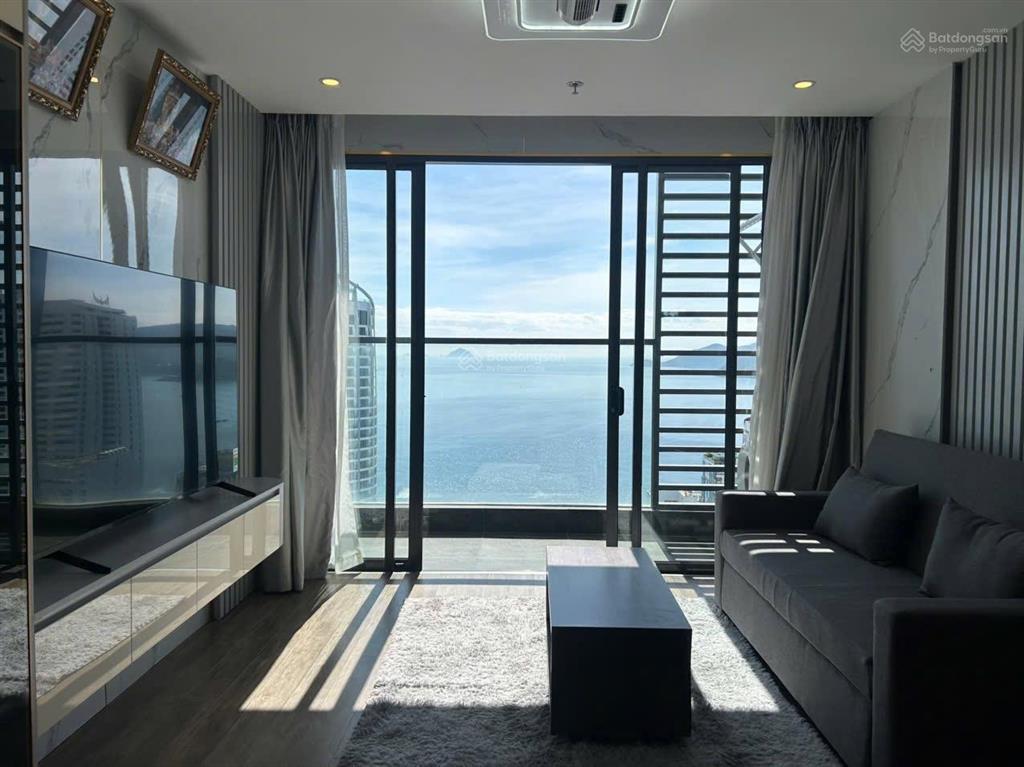 Căn hộ view biển siêu hiếm, diện tích 83m2, trung tâm nha trang, khu phố tây sầm uất, dòngtiền thuê