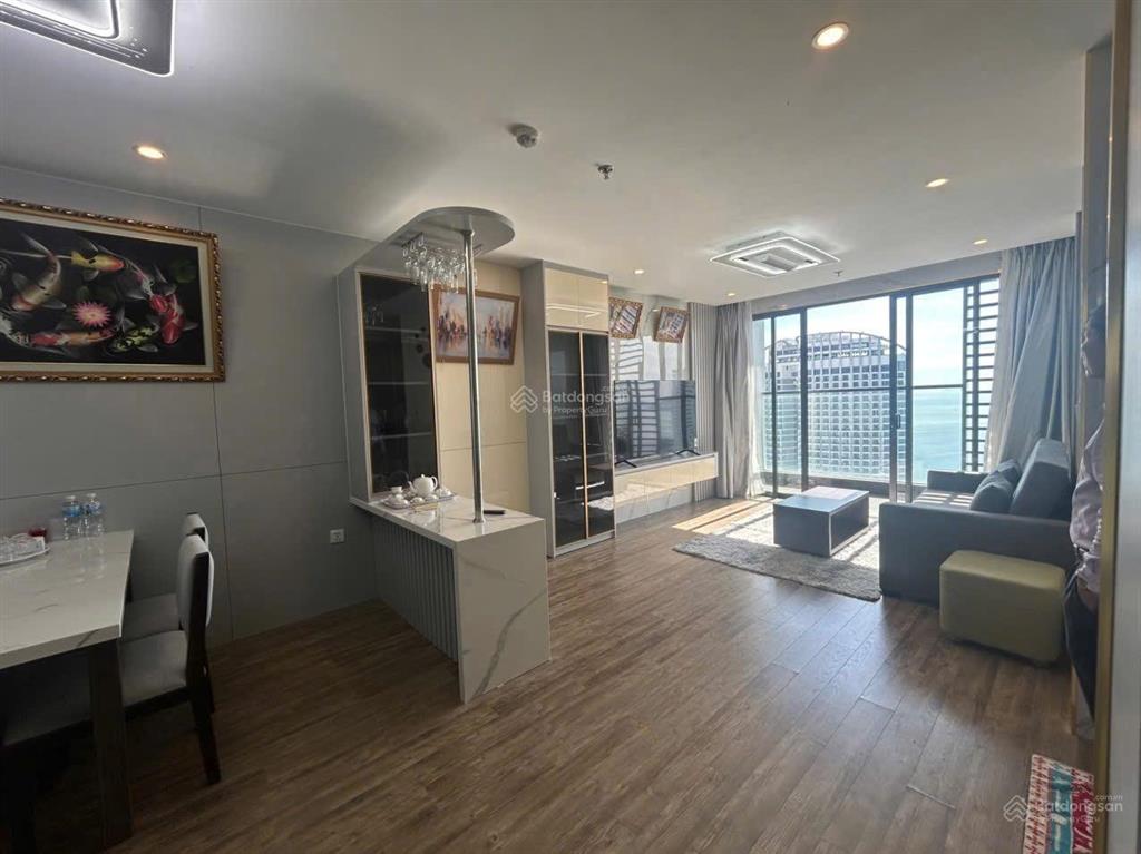 Căn hộ view biển siêu hiếm, diện tích 83m2, trung tâm nha trang, khu phố tây sầm uất, dòngtiền thuê