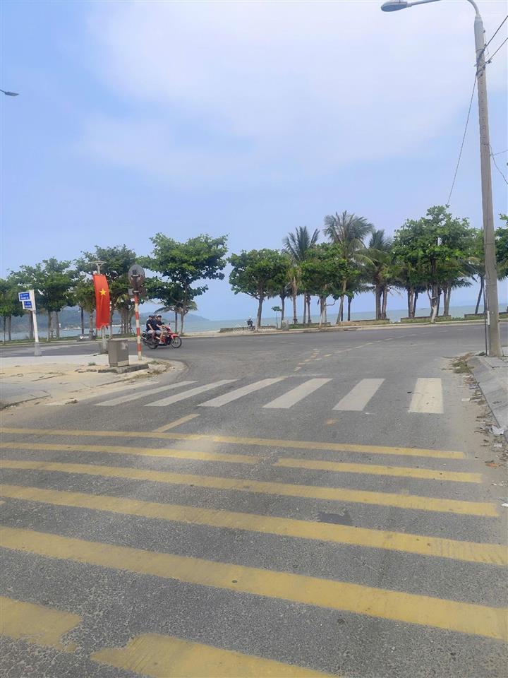Bán đất mặt tiền đi bộ vài bước chân ra biển  đường phan bá phiến trục thông biển