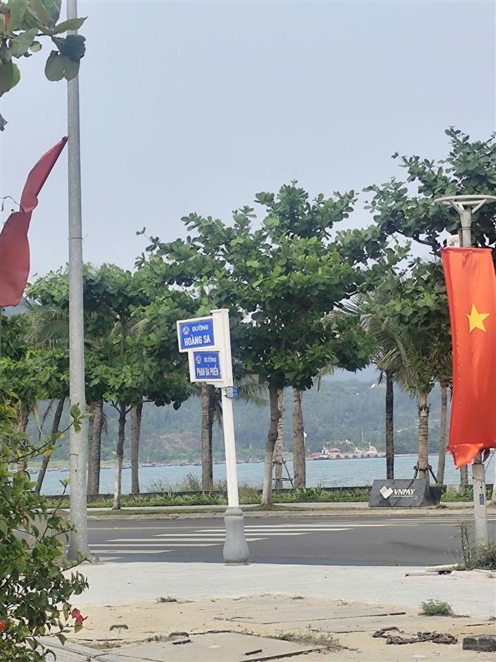 Bán đất mặt tiền đi bộ vài bước chân ra biển  đường phan bá phiến trục thông biển