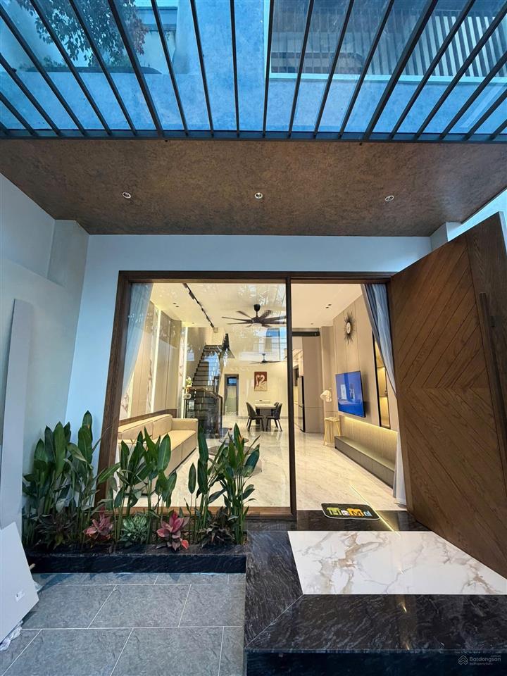 Nhà 3 tầng mặt tiền nguyễn sắc kim, 96m2, đường 7.5m, giá nhỉnh 8 tỷ full nội thất cao cấp
