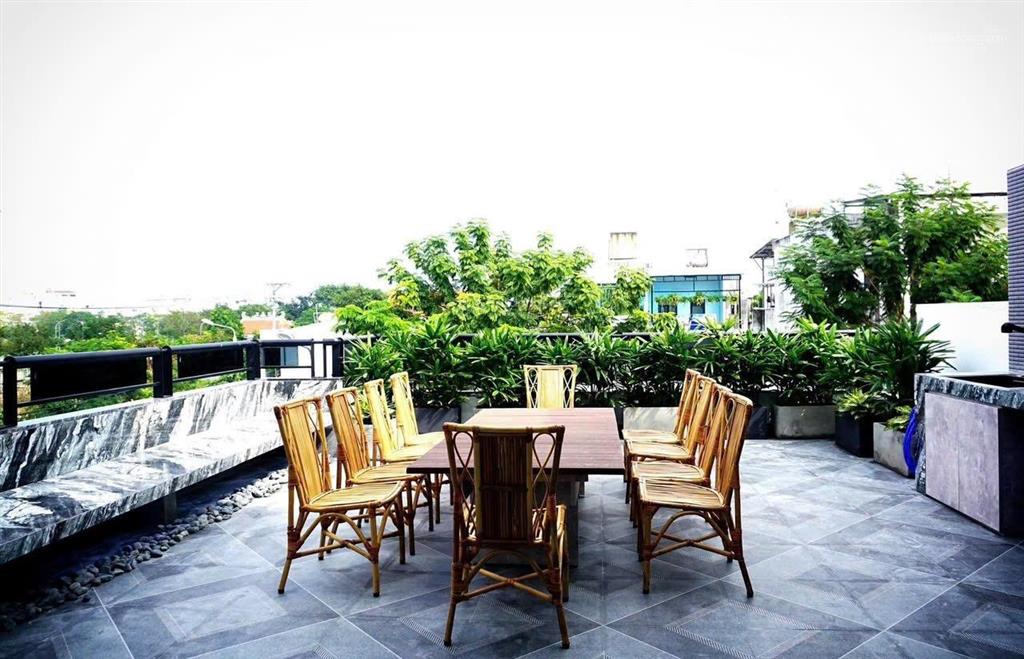 Bán villa nghỉ dưỡng 3 tầng cách biển chỉ 300m, hồ bơi điện khoáng, full nội thất