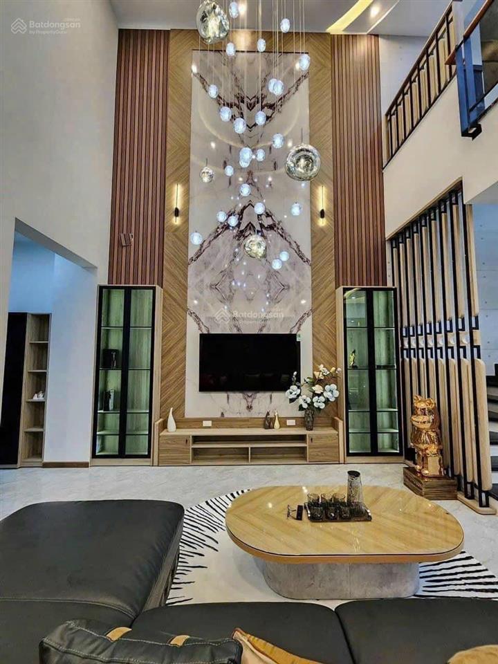 Bán villa nghỉ dưỡng 3 tầng cách biển chỉ 300m, hồ bơi điện khoáng, full nội thất