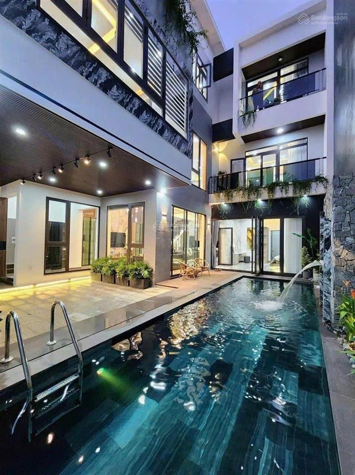 Bán villa nghỉ dưỡng 3 tầng cách biển chỉ 300m, hồ bơi điện khoáng, full nội thất