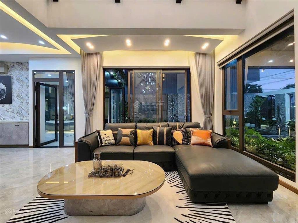 Bán villa nghỉ dưỡng 3 tầng cách biển chỉ 300m, hồ bơi điện khoáng, full nội thất