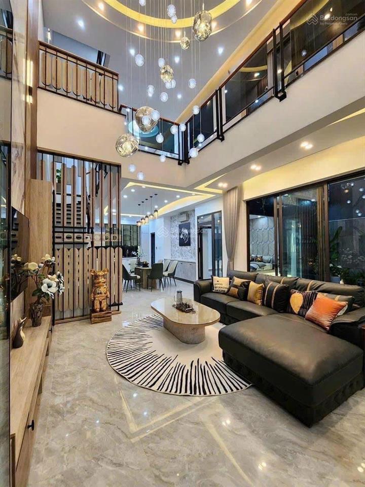 Bán villa nghỉ dưỡng 3 tầng cách biển chỉ 300m, hồ bơi điện khoáng, full nội thất