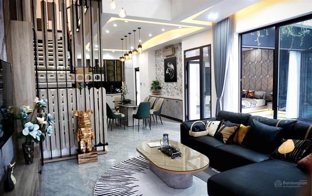 Bán villa nghỉ dưỡng 3 tầng cách biển chỉ 300m, hồ bơi điện khoáng, full nội thất