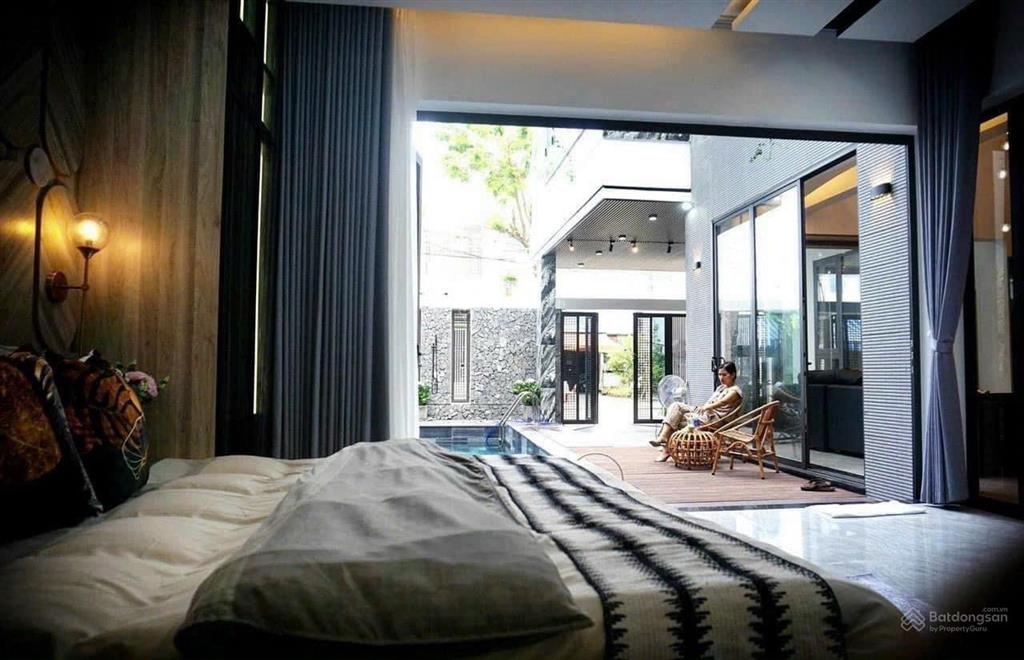 Bán villa nghỉ dưỡng 3 tầng cách biển chỉ 300m, hồ bơi điện khoáng, full nội thất