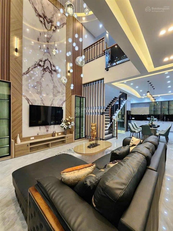 Bán villa nghỉ dưỡng 3 tầng cách biển chỉ 300m, hồ bơi điện khoáng, full nội thất