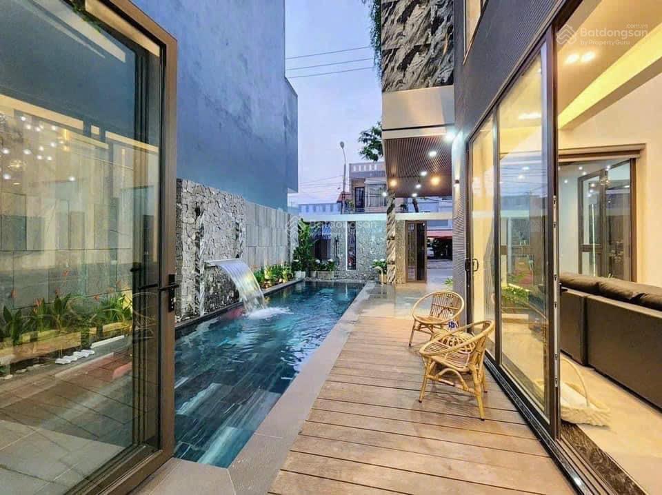 Bán villa nghỉ dưỡng 3 tầng cách biển chỉ 300m, hồ bơi điện khoáng, full nội thất