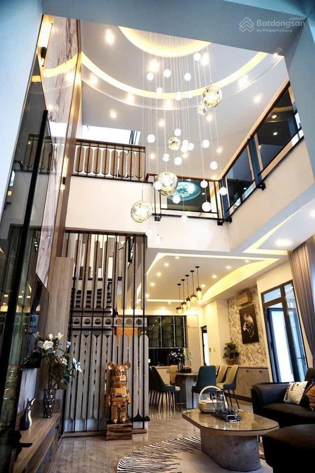 Bán villa nghỉ dưỡng 3 tầng cách biển chỉ 300m, hồ bơi điện khoáng, full nội thất