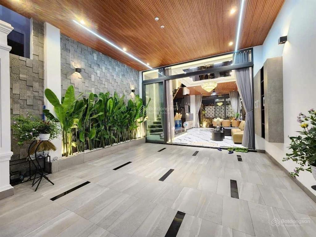 Nhà 4 tầng full nội thất cao cấp, có sân chill, hồ bơi, cách biển 400m, nhỉnh 8 tỷ shr