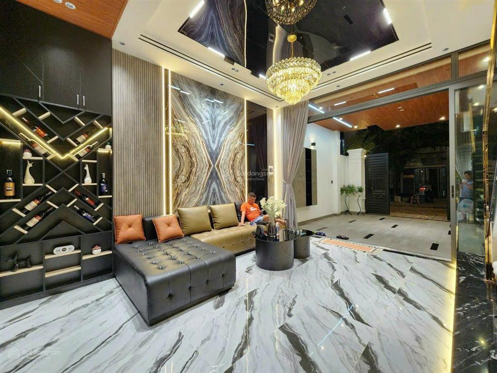 Nhà 4 tầng full nội thất cao cấp, có sân chill, hồ bơi, cách biển 400m, nhỉnh 8 tỷ shr