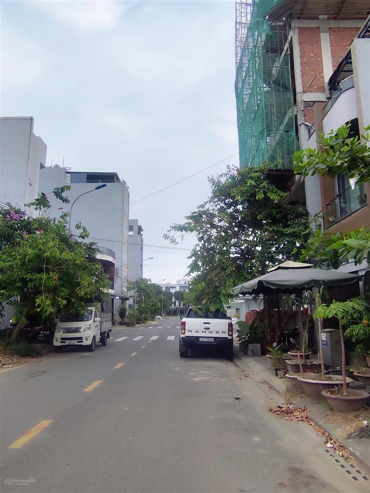 Đất đẹp, sát góc ngã 4 đường hoà minh 30 thông nguyễn sinh sắc, sát biển