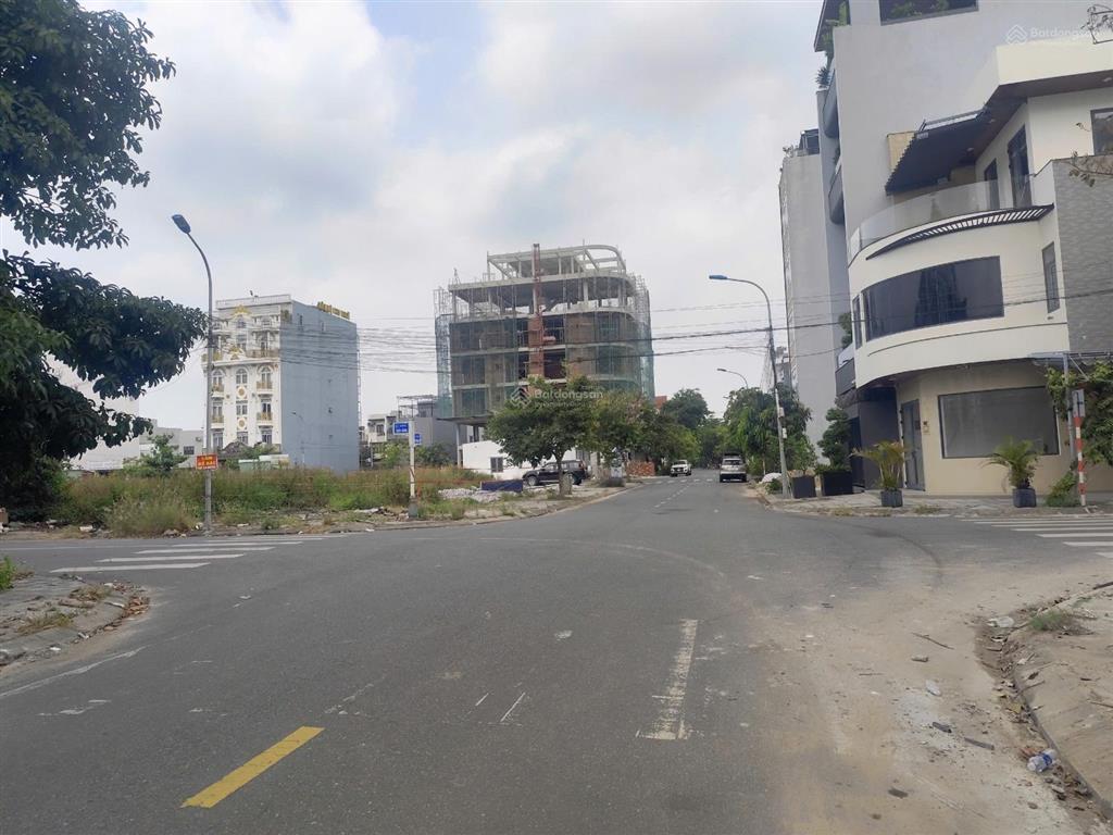 Đất đẹp, sát góc ngã 4 đường hoà minh 30 thông nguyễn sinh sắc, sát biển