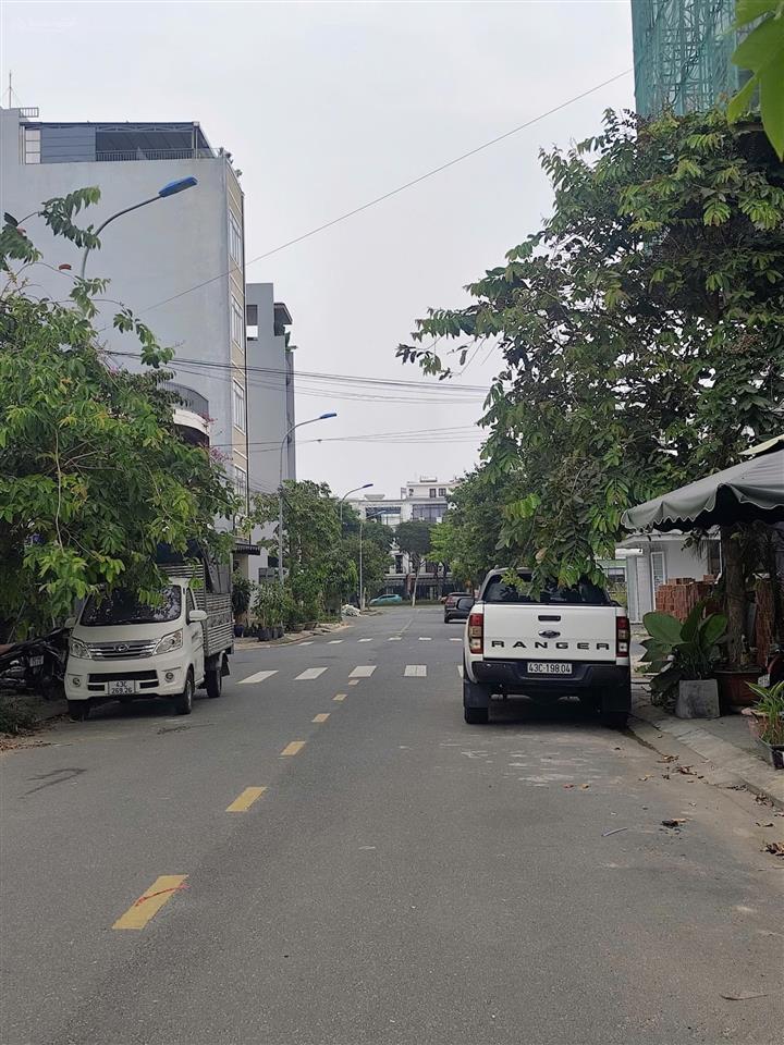 Đất đẹp, sát góc ngã 4 đường hoà minh 30 thông nguyễn sinh sắc, sát biển