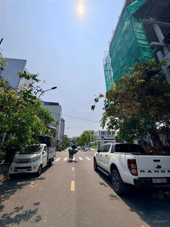 Đất đẹp, sát góc ngã 4 đường hoà minh 30 thông nguyễn sinh sắc, sát biển