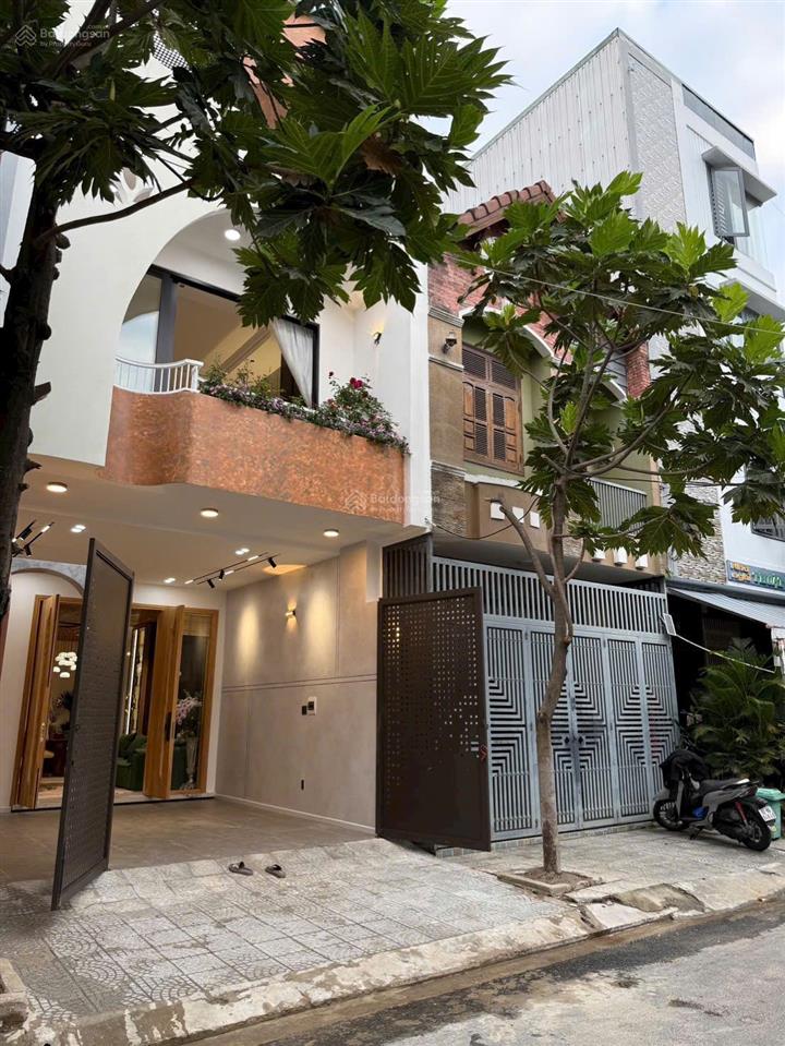 Nhà đẹp 3 tầng mặt tiền đường 5,5m full nội thất cao cấp cách biển thanh khê 300m