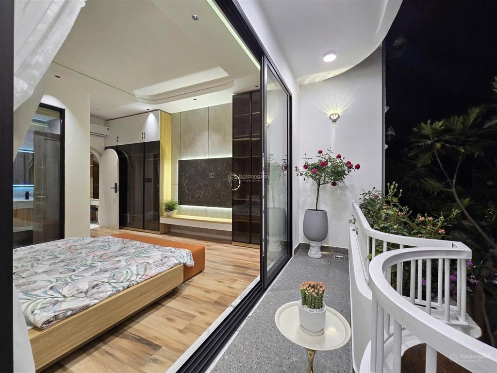 Nhà đẹp 3 tầng mặt tiền đường 5,5m full nội thất cao cấp cách biển thanh khê 300m