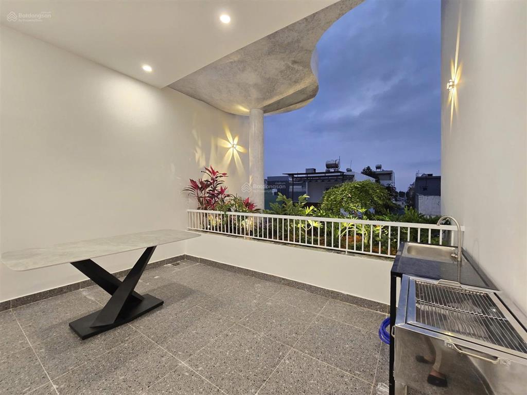 Nhà 3 tầng mt đường 5,5m sát biển nguyễn tất thành, full nội thất cao cấp, giá nhỉnh 8 tỷ sẵn sổ