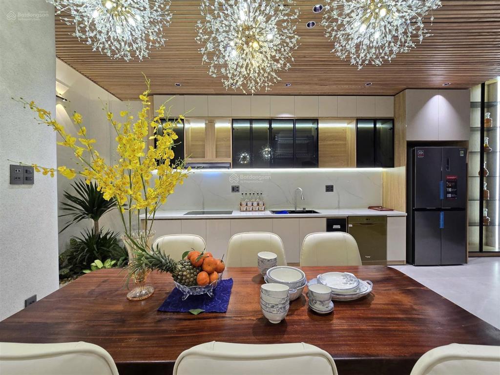 Nhà 3 tầng mt đường 5,5m sát biển nguyễn tất thành, full nội thất cao cấp, giá nhỉnh 8 tỷ sẵn sổ