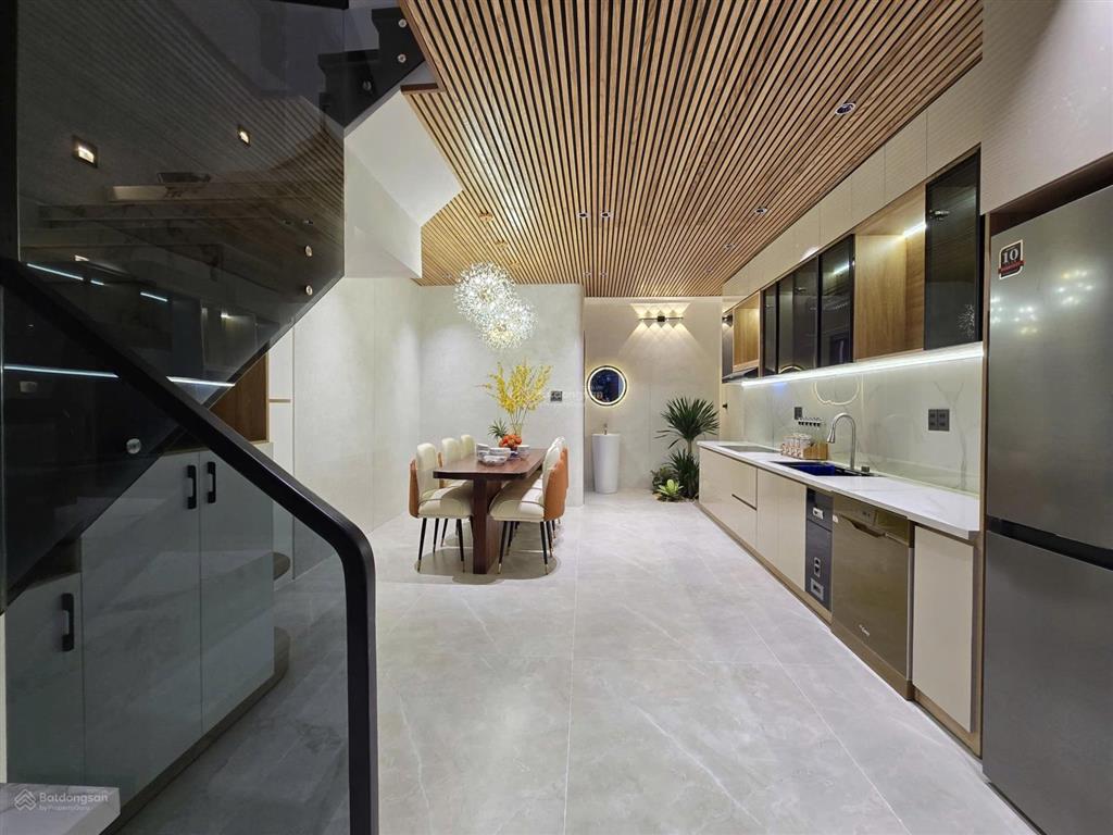 Nhà 3 tầng mt đường 5,5m sát biển nguyễn tất thành, full nội thất cao cấp, giá nhỉnh 8 tỷ sẵn sổ