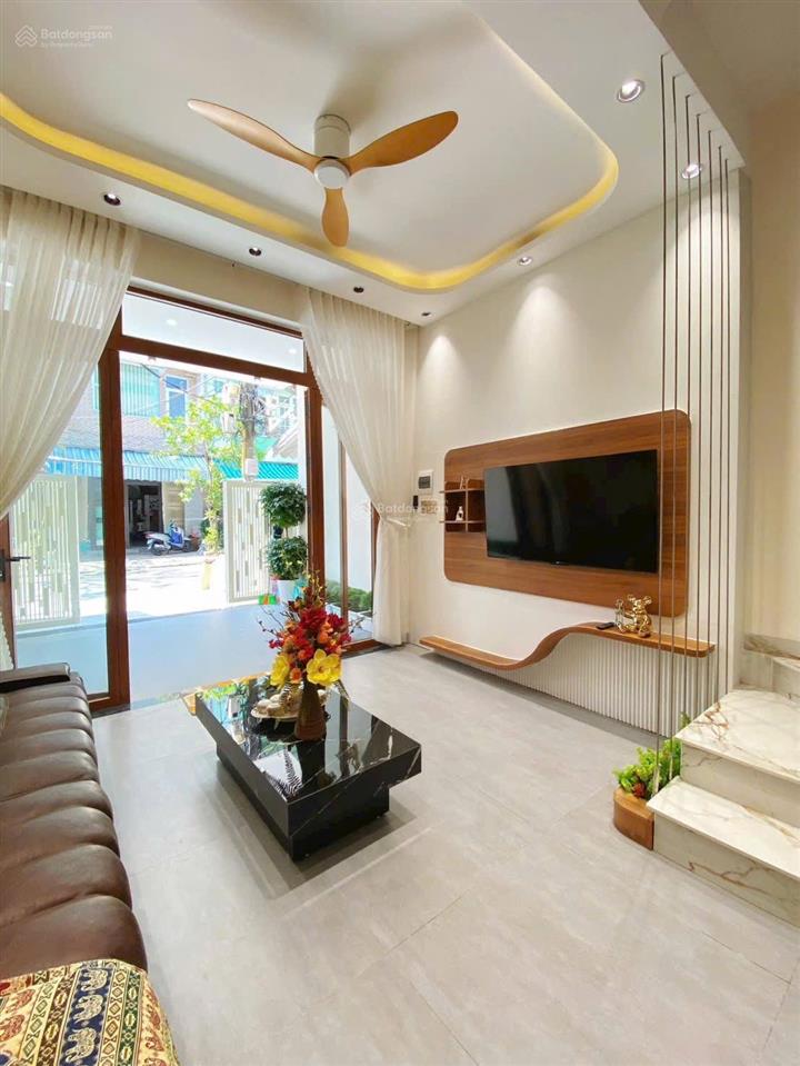 Nhà 3 mê 3 tầng mặt tiền đường phú lộc, gần chợ, cách biển 3p đi bộ, giá nhỉnh 8 tỷ
