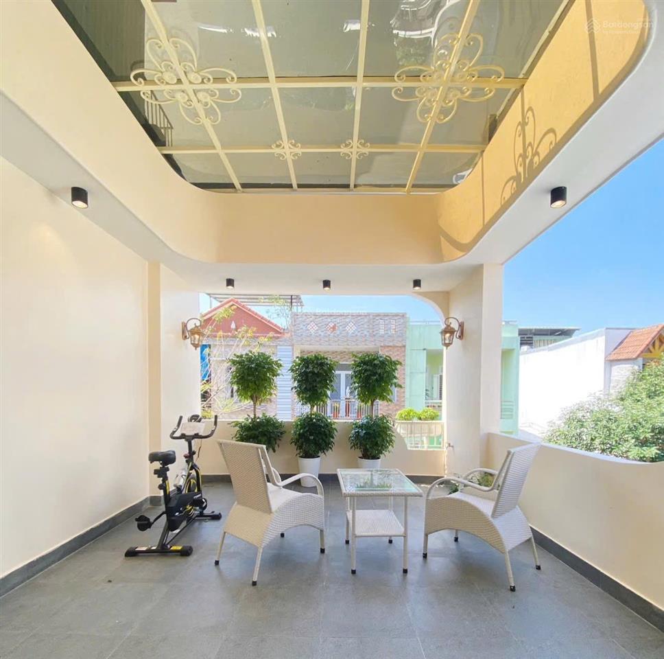 Nhà 3 mê 3 tầng mặt tiền đường phú lộc, gần chợ, cách biển 3p đi bộ, giá nhỉnh 8 tỷ