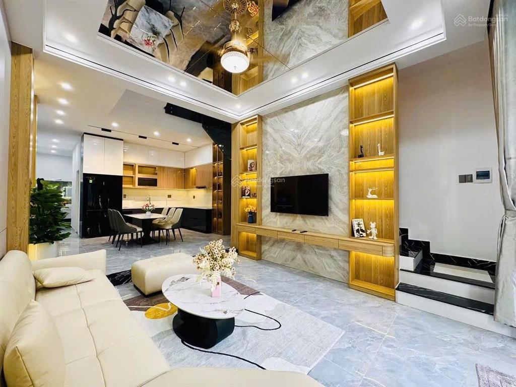 Nhà 3 tầng full nội thất cao cấp gần biển, mt đường 5m5 vỉa hè 3m, nhỉnh 8,19 tỷ