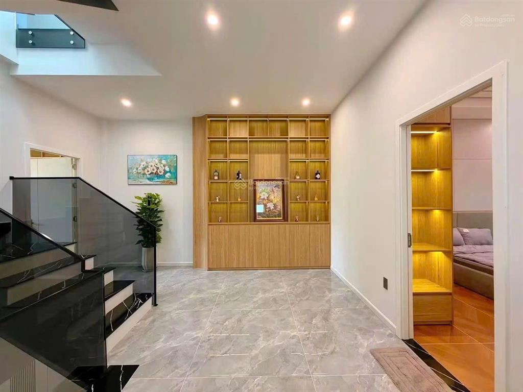 Nhà 3 tầng full nội thất cao cấp gần biển, mt đường 5m5 vỉa hè 3m, nhỉnh 8,19 tỷ