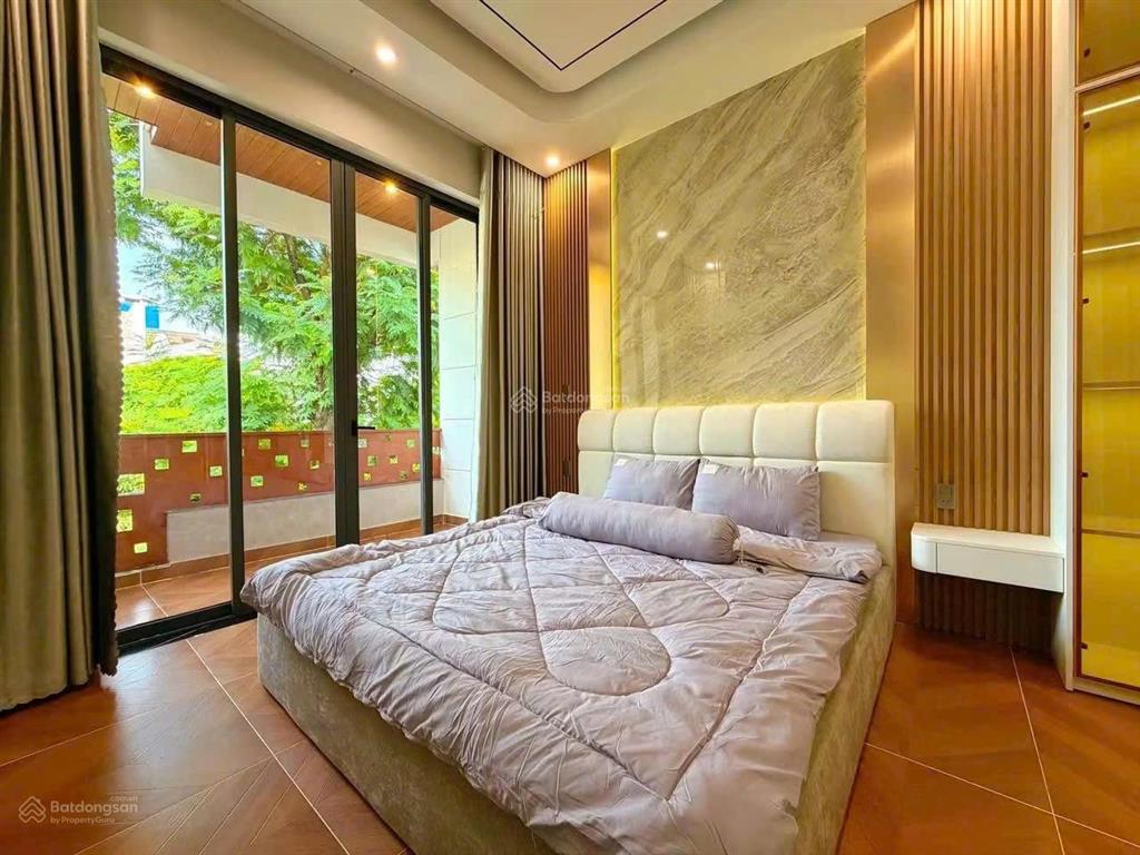 Nhà 3 tầng full nội thất cao cấp gần biển, mt đường 5m5 vỉa hè 3m, nhỉnh 8,19 tỷ
