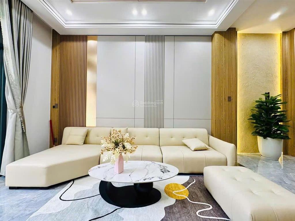 Nhà 3 tầng full nội thất cao cấp gần biển, mt đường 5m5 vỉa hè 3m, nhỉnh 8,19 tỷ