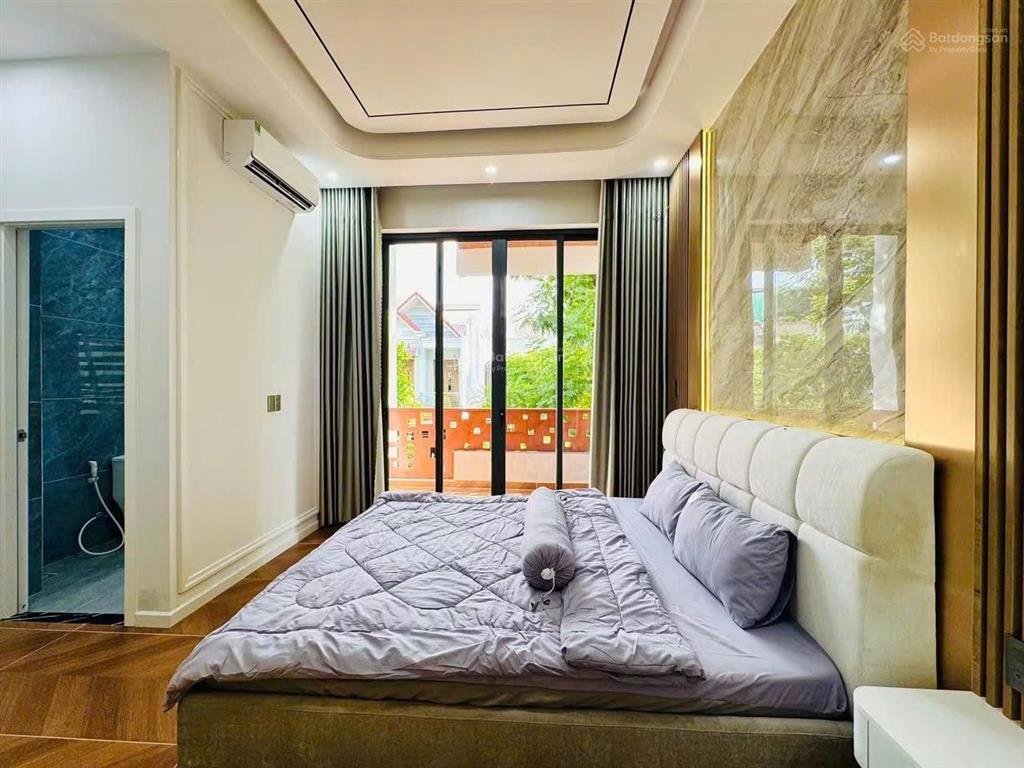 Nhà 3 tầng full nội thất cao cấp gần biển, mt đường 5m5 vỉa hè 3m, nhỉnh 8,19 tỷ