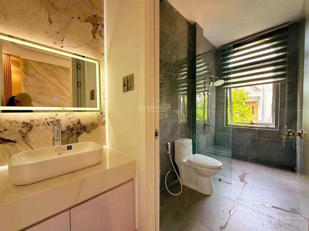 Nhà 3 tầng full nội thất cao cấp gần biển, mt đường 5m5 vỉa hè 3m, nhỉnh 8,19 tỷ