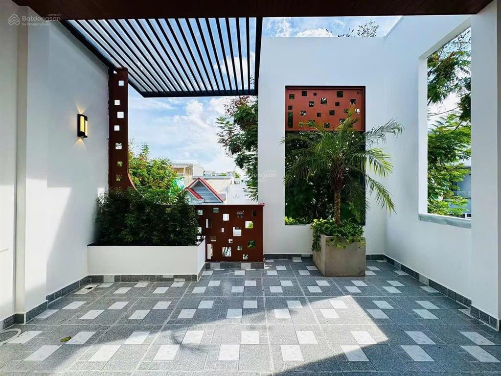Nhà 3 tầng full nội thất cao cấp gần biển, mt đường 5m5 vỉa hè 3m, nhỉnh 8,19 tỷ