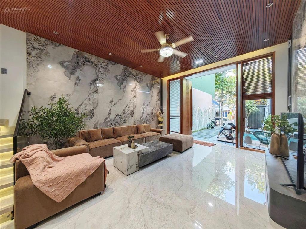 Nhà 3 tầng mặt tiền đường 7,5m lề 4m, cách biển 300m. 125m2, full nội thất cao cấp, sẵn sổ