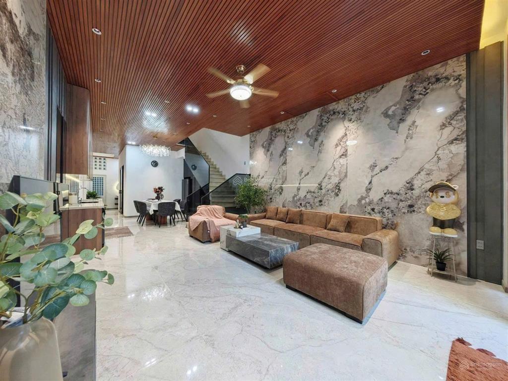 Nhà 3 tầng mặt tiền đường 7,5m lề 4m, cách biển 300m. 125m2, full nội thất cao cấp, sẵn sổ