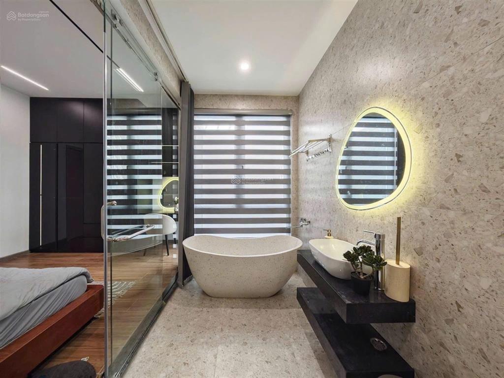 Nhà 3 tầng mặt tiền đường 7,5m lề 4m, cách biển 300m. 125m2, full nội thất cao cấp, sẵn sổ