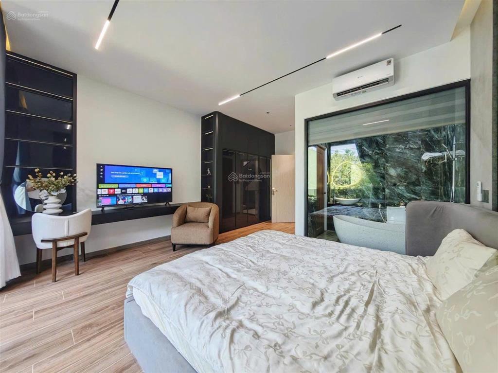 Nhà 3 tầng mặt tiền đường 7,5m lề 4m, cách biển 300m. 125m2, full nội thất cao cấp, sẵn sổ