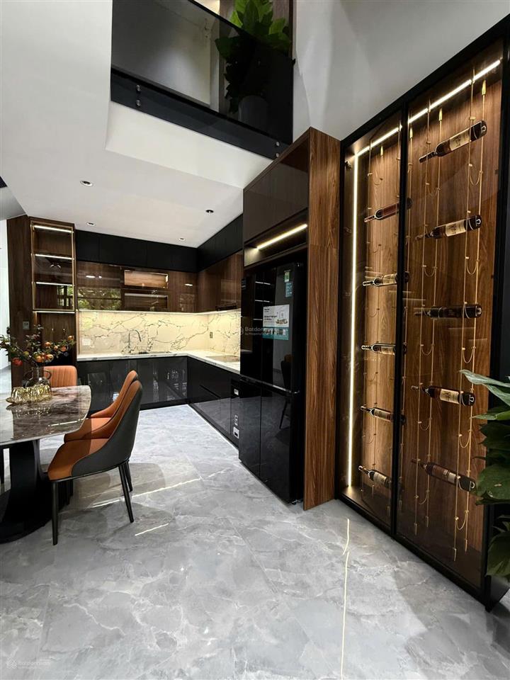Nhà mt 3 tầng 81m2 full nội thất cao cấp, đường 5m5, lề 3m giá nhỉnh 9 tỷ, cách biển 300m