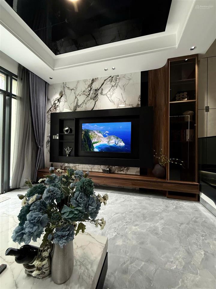 Nhà mt 3 tầng 81m2 full nội thất cao cấp, đường 5m5, lề 3m giá nhỉnh 9 tỷ, cách biển 300m