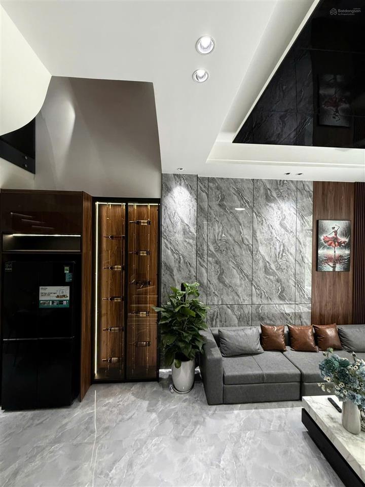 Nhà mt 3 tầng 81m2 full nội thất cao cấp, đường 5m5, lề 3m giá nhỉnh 9 tỷ, cách biển 300m
