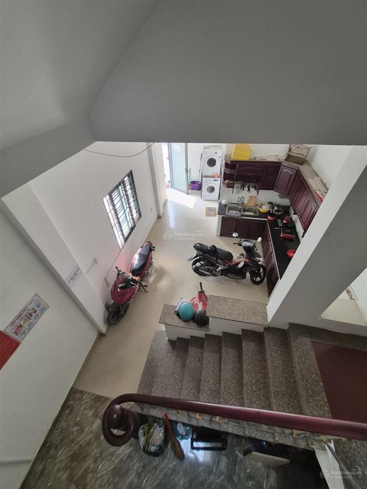Chính chủ bán gấp nhà 4 tầng, có 7 phòng đang cho thuê gần 18tr/tháng. đường 8m giá thương lượng