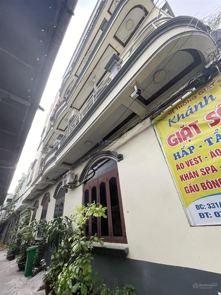 Chính chủ bán căn nhà mặt tiền kinh doanh, gần emart, giá thương lượng, đang cho thuê 60tr/tháng