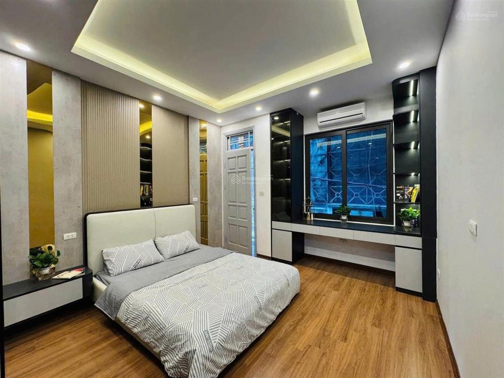 Không thể bỏ qua siêu phẩm sát phố xã đàn , nhà mới xây 5 tầng, ngõ nông ,nội thất cơ bản